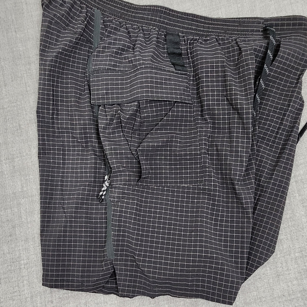 Lululemon Black Athletic Lightweight Drawstring Shorts With Pockets. Large - Picture 5 of 8